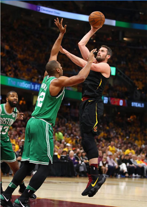 马赛发布备战花絮，赛前造点机会，NBA季后赛任务艰巨，临场指挥获称赞的简单介绍